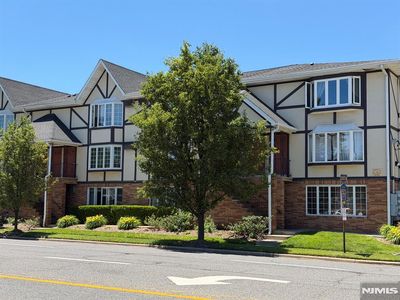 33 Henry Pl APT B4