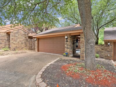 16 Village Green Ct
