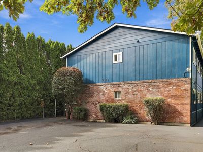 2121 SE 50th Ave
