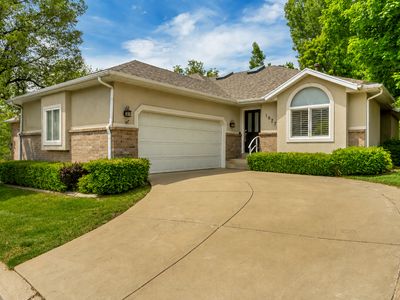 1077 E Brook Cir
