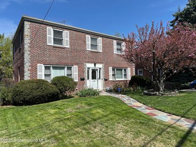1055 Victory Blvd