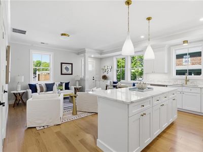 67 Queen St #2C
