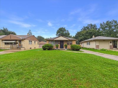 1411 Stratford Ave