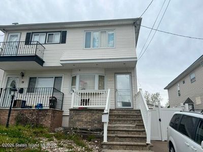 77 Redgrave Ave