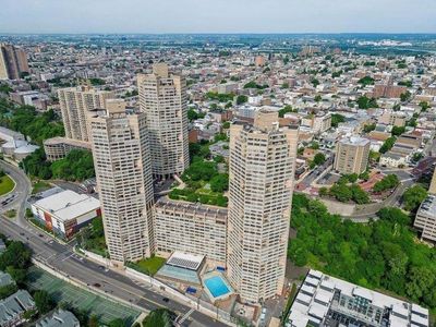 7004 Boulevard E #7C