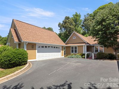 1301 Hyde Park Dr