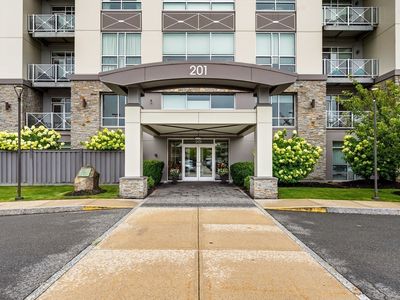 201 Elliott St #200