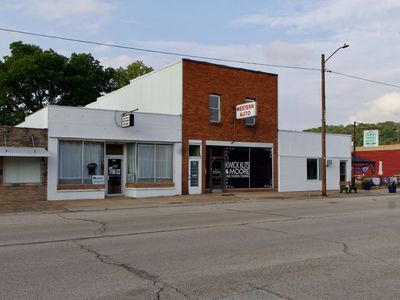133 W Yoakum Ave
