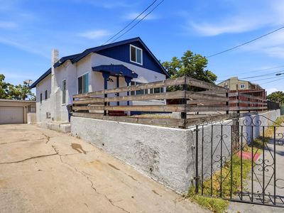 23 E 1st St
