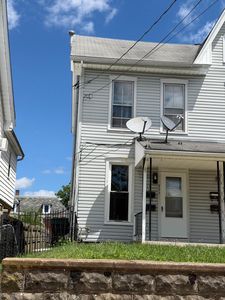 221 W North St