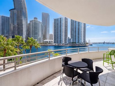 888 Brickell Key Dr APT 404