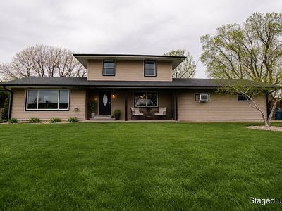 215 S 18th St