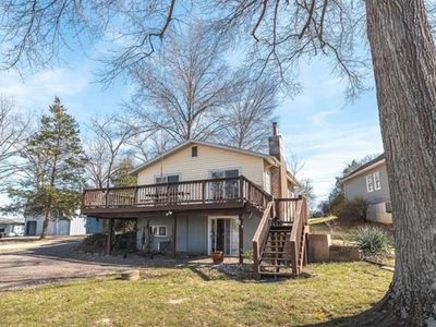 1790 Lakeshore Dr