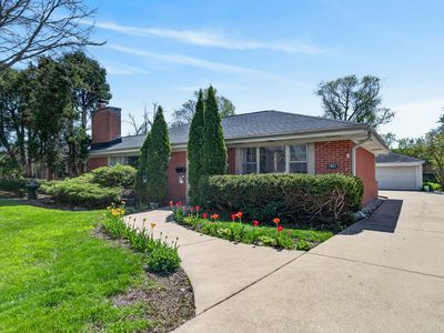 Property at 1931 Oakwood Rd, Northbrook, IL