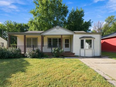 221 E Waggoner Ln