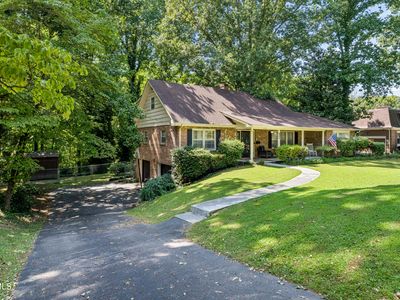 1525 Robin Hood Ln