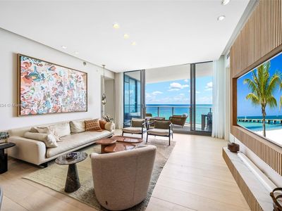 15701 Collins Ave #504