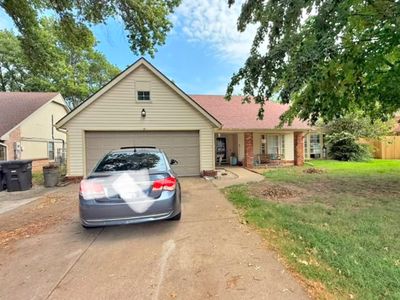 6888 Lee Dr