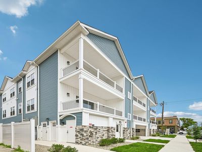 157 E Spicer Ave #211