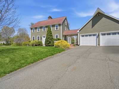 32 Rolling Meadow Ln