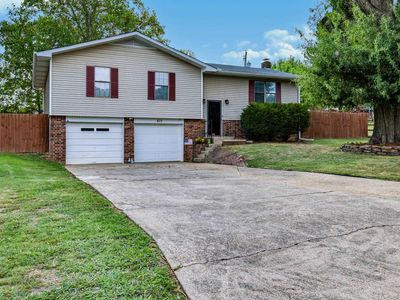 875 Meadow Lane Dr
