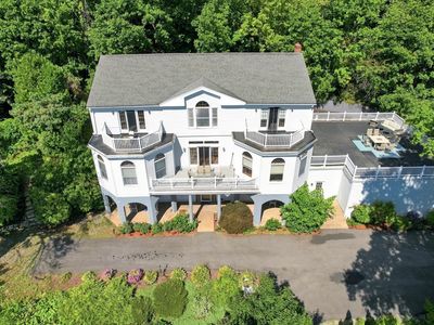 8 Bayberry Ln