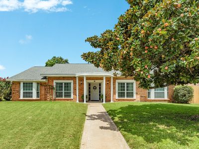 Property at 136 Tamarisk Trl, Lake Jackson, TX