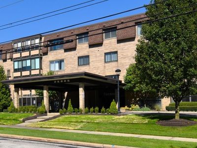 25805 Fairmount Blvd APT 404