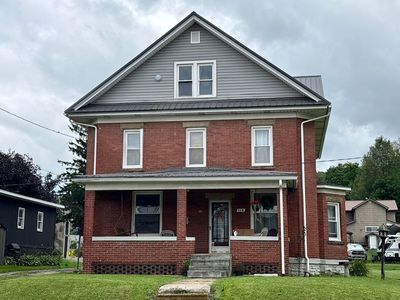 114 E Main St