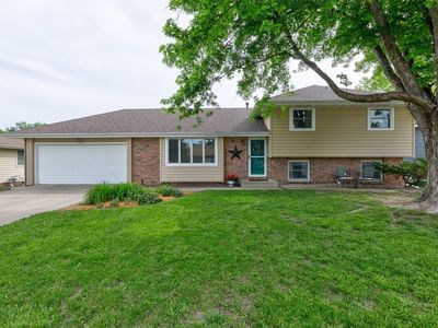 Property at 812 Hickory Dr, Huxley, IA