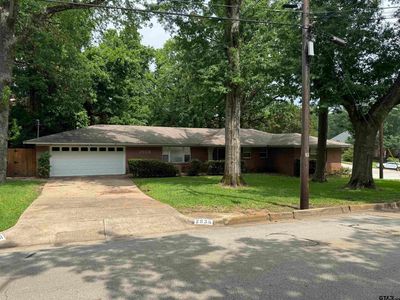 2938 Dinah Ln