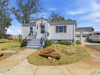 2193 Riverside Dr
