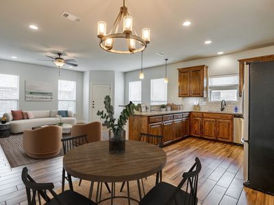 4912 Ridglea Hills Ct