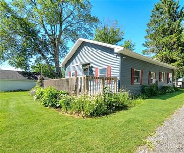 16 Laura Dr