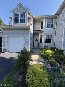 4 Delaware Ln