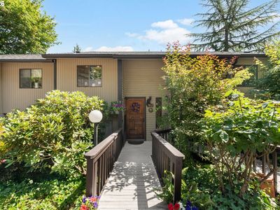 2812 Treetop Ln