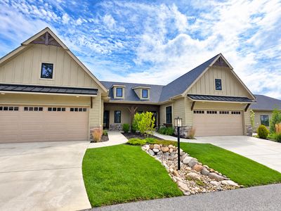 1916 W Woodglen Cir