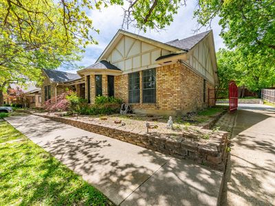 2704 Winding Oaks Dr