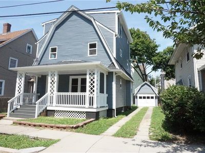 37 Cyr St