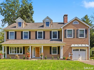 97 Meadowpark Avenue North