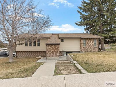 144 Oasis Dr