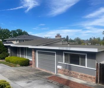 735 Alameda De Las Pulgas