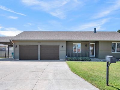 Property at 1403 Oakmont St, McPherson, KS