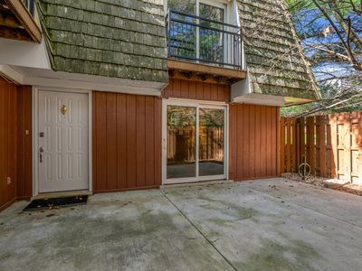 804 Turkey Foot Ct APT 4