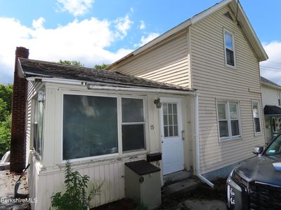 15 Meadow St