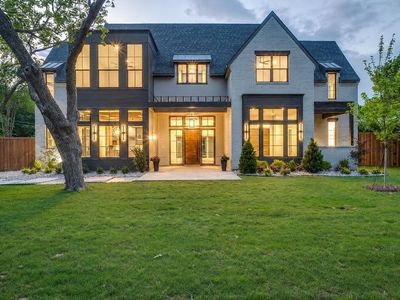 9317 Redondo Dr