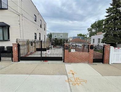 6141 Maspeth Ave