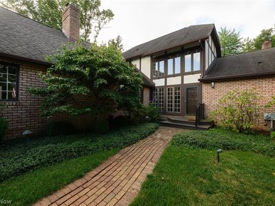 16 S Bentley Dr SE