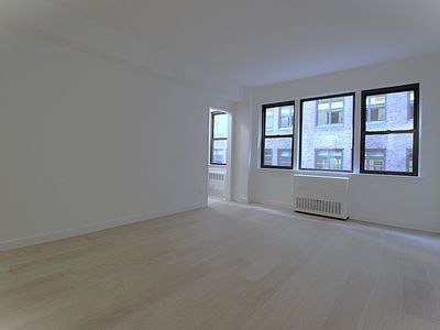 240 E 46th St APT 8J