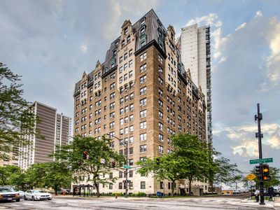 6101 N Sheridan Rd APT 10C